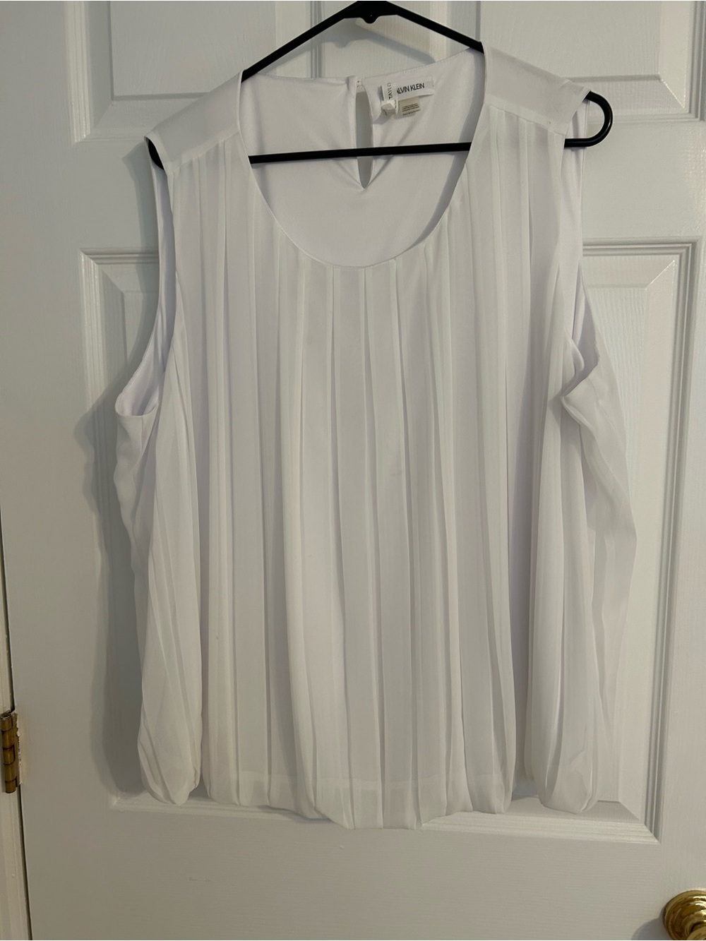 Calvin Klein White Pleated Sleeveless Blouse